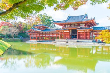 Güzel mimari Byodo içinde Kyoto tapınakta.