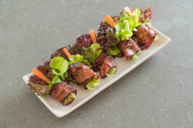 pastırma ile salata rulo