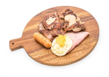 ahşap plaka üzerinde ızgara biftek mix