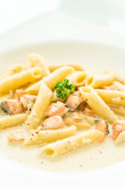 Penne carbonara makarna somon ile