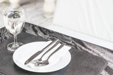 yemek masada boş levha