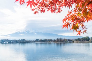 Dağ Fuji San ile bulutlu 