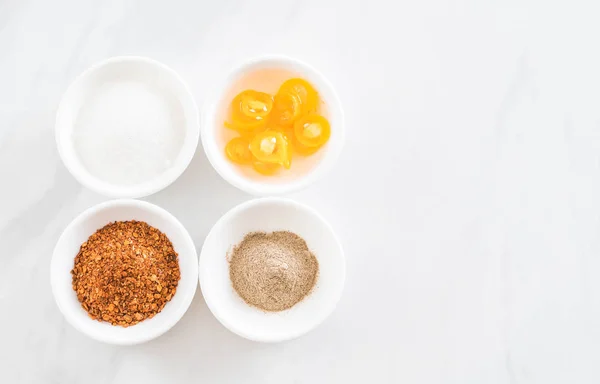 Noodles condiments (sugar, chili powder, pepper, vinegar) — Stock Photo, Image