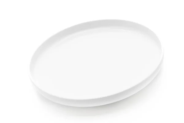 Біла тарілка на білому — стокове фото
