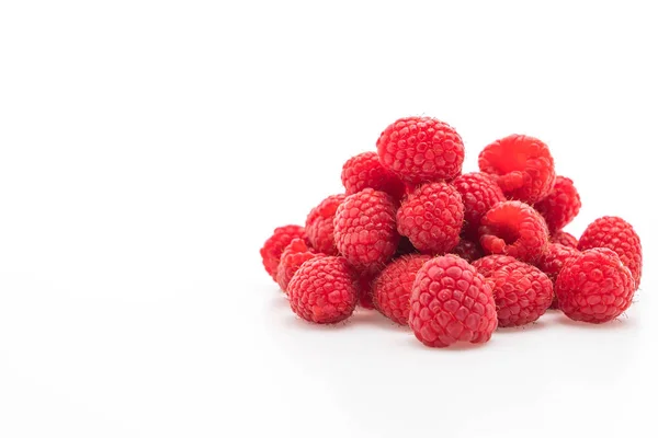 Verse rasberry op wit — Stockfoto