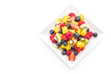 karışık taze meyve (çilek, ahududu, yaban mersini, kivi, mang