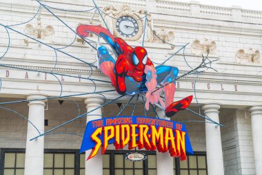 Osaka, Japonya - 21 Kasım 2016: Örümcek adam binmek, evrensel dünya o