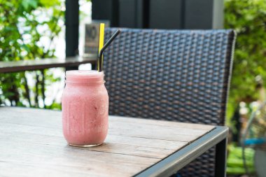 çilek güler yüzlü kavanoz 