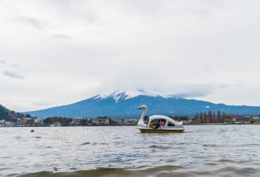 Dağ Fuji San ile bulutlu 