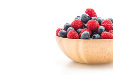 taze yaban mersini ve rasberry beyaz