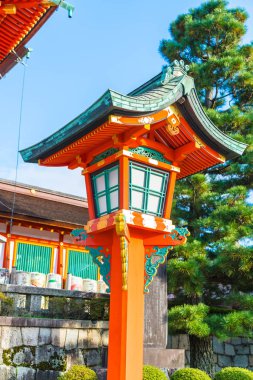 Güzel mimari Fushimiinari Taisha Shrinetemple Kyoto