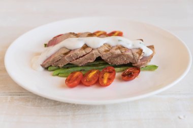 Tuna biftek salatası ile