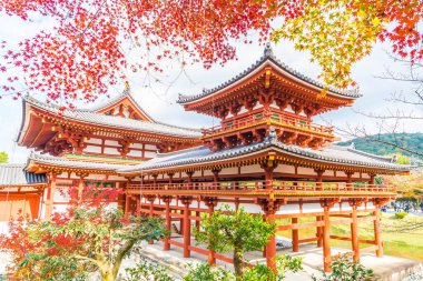 Güzel mimari Byodo içinde Kyoto tapınakta.