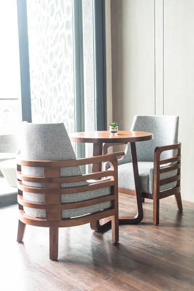 Teraslı bir salon Tablo ayarı 