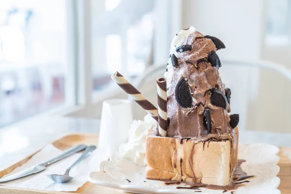 초콜릿 얼음 빵과 면도 — 스톡 사진