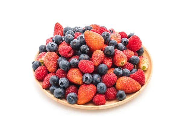 Świeżych jagód, truskawek i rasberry na białym — Zdjęcie stockowe