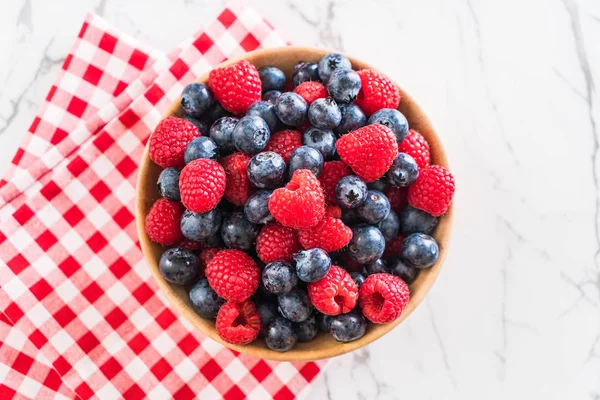 Fresh blueberry and rasberry — Stock Photo, Image