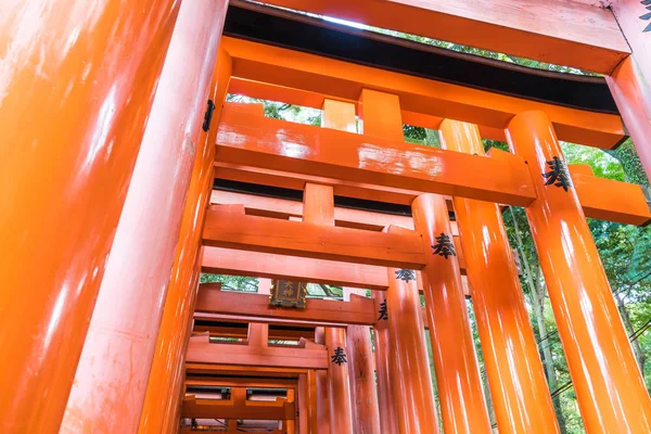 Kırmızı tori gate adlı fushimi Inari tapınak Kyoto, Japonya. — Stok fotoğraf