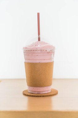 Berry yoğurt smoothie mix