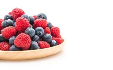 taze yaban mersini ve rasberry beyaz