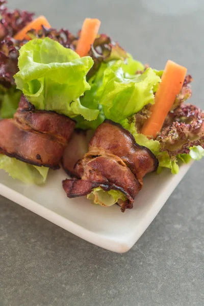 Salad roll with bacon — Stock Photo, Image