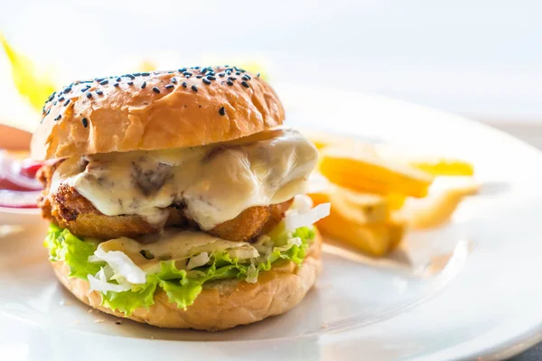 kızarmış tavuk burger peynirli