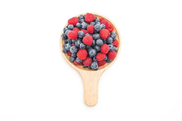 Blueberry segar dan rasberry di atas putih — Stok Foto
