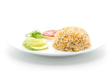 Kızarmış pirinç ve karides.