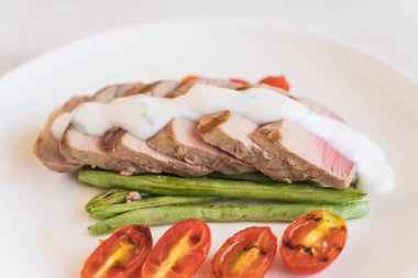 Tuna biftek salatası ile