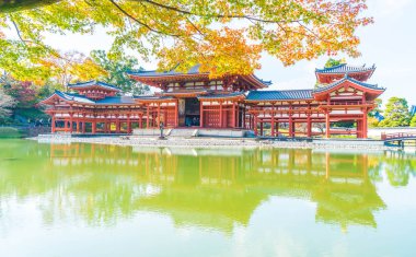 Güzel mimari Byodo içinde Kyoto tapınakta.