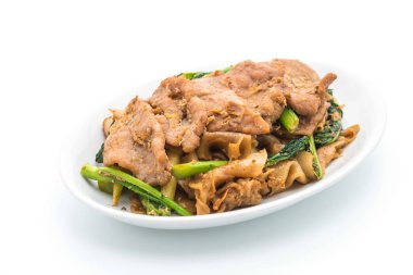 soya sosu ve domuz kızarmış noodle 