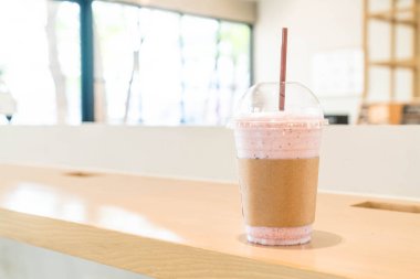 Berry yoğurt smoothie mix