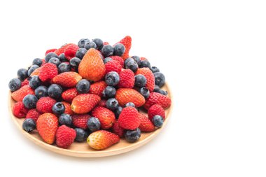 taze yaban mersini, çilek ve rasberry beyaz