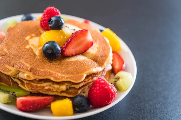 Crêpe aux fruits mélangés — Photo