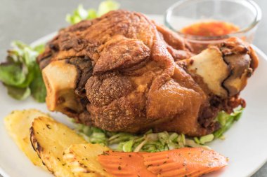 Gevrek domuz knuckle veya Alman domuz Hocks