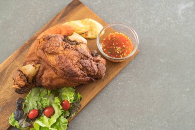 Gevrek domuz knuckle veya Alman domuz Hocks