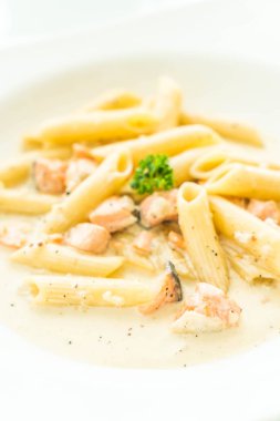 Penne carbonara makarna somon ile