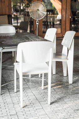 restoranda boş sandalye