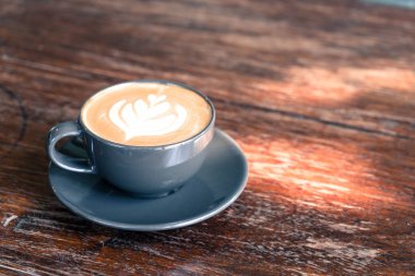 Sıcak latte kahve fincanı