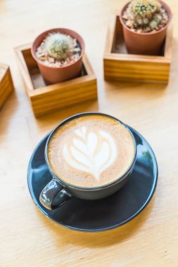 Sıcak latte kahve fincanı