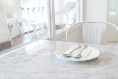 yemek masada boş levha