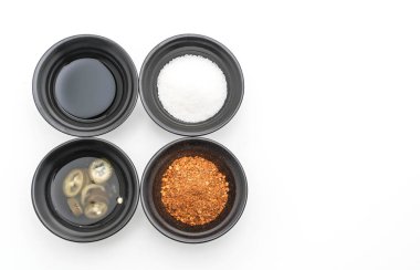 şehriye çeşniler (şeker, sirke, balık sosu, kırmızı biber tozu)