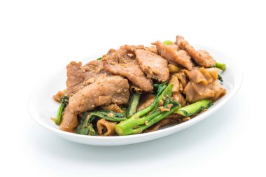 soya sosu ve domuz kızarmış noodle 