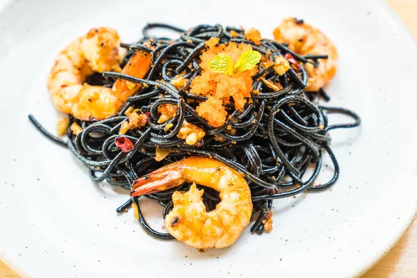 siyah spagetti karides