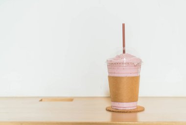 Berry yoğurt smoothie mix