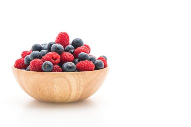 taze yaban mersini ve rasberry beyaz