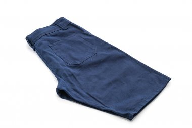 beyaz üzerine kısa pantolon