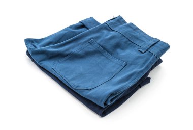 beyaz üzerine kısa pantolon