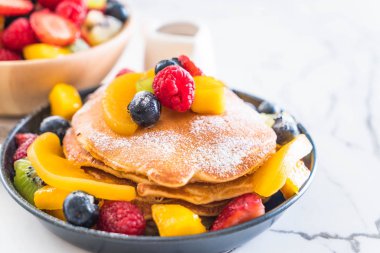 mix meyve ile gözleme