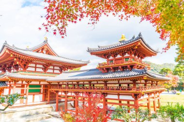 Güzel mimari Byodo içinde Kyoto tapınakta.